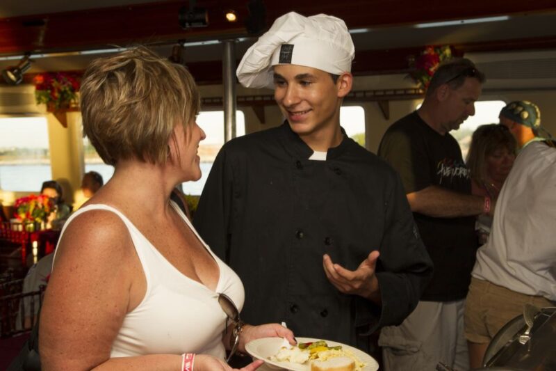 Key West: Sunset Dinner Cruise with Open Bar & Live Music - The Dining Experience: Tropical Flavors and Refreshing Drinks