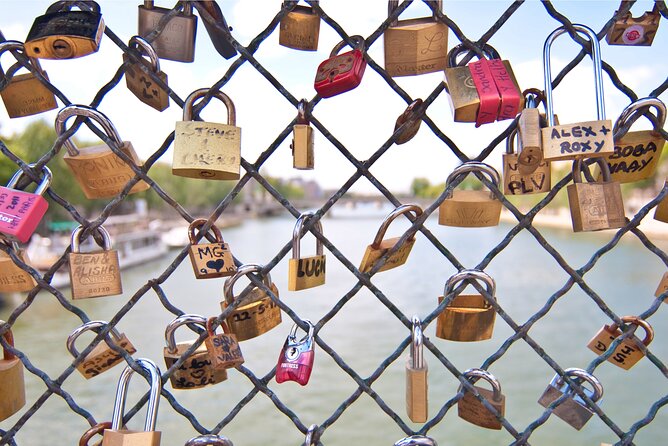 Kickstart Paris Private Tour. City Highlights for Newcomers - Discovering the Saint Germain des Pres Quarter