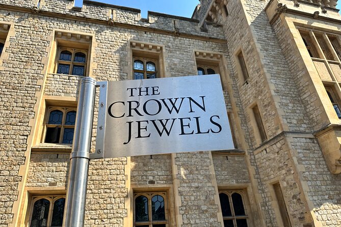 Kid-Friendly Private Tower of London Tour with Blue Badge Guide - Engaging Stories for Kids and Adults