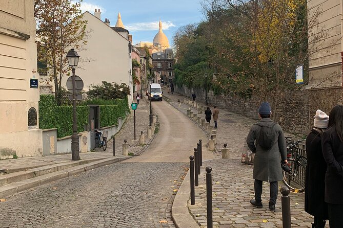 -Kids friendly- Eat, play, love Montmartre: 3H Walking Food Tour - Visiting the Oldest Urban Vineyard: Vigne du Clos Montmartre