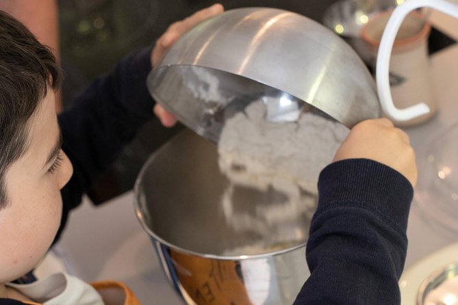 Kids in the Kitchen - CrOisSaNtS near Eiffel Tower - Key Points