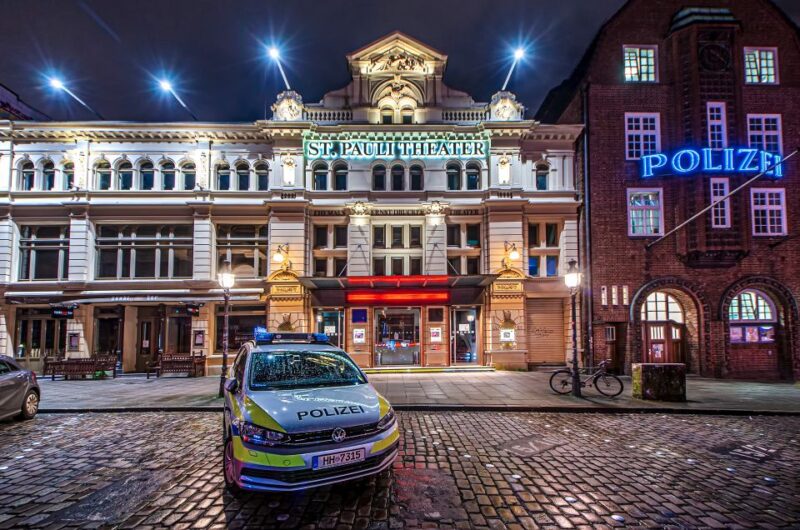 KIEZ SPEED TOUR/ADULTS ONLY - 1h - Exploring the Main Locations of the District