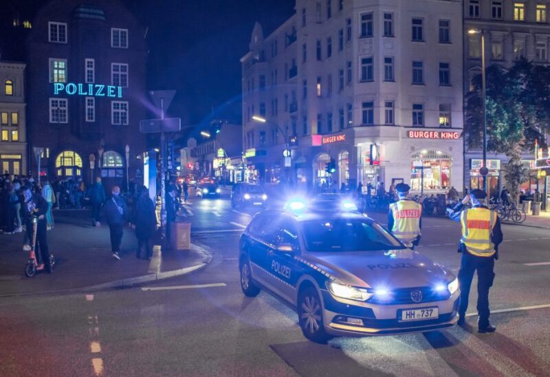 KIEZ SPEED TOUR/ADULTS ONLY - 1h - The Guide: Sharing Stories with Humor and Insight