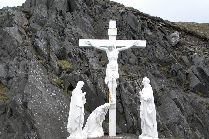 Killarney Super Saver: Dingle and Slea Head Day Trip plus Ring of Kerry and Killarney Lakes Day Trip - Logistics and Group Size