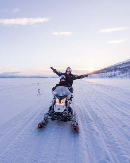 Kilpisjärvi: Snowmobiling 101 with Gear and Guide - Learning the Basics of Snowmobiling in a Beginner-Friendly Setting