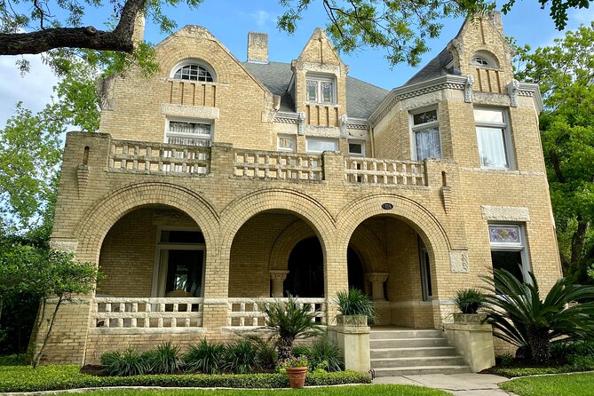 King William District Tour - The Guide’s Approach and Interaction