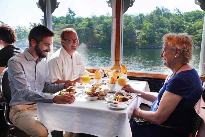Kingston: Brunch Cruise of Thousand Islands - The Guides and Commentary