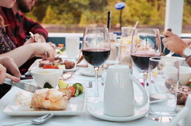 Kingston: Lunch Cruise of Thousand Islands - Live Entertainment and Narration on the Water