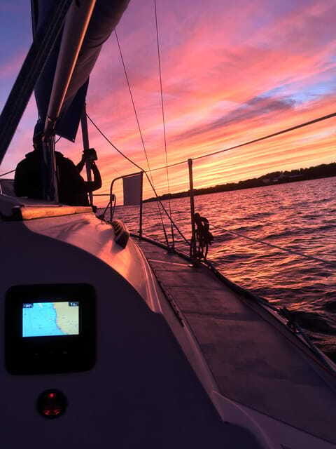 Kingston: Skippered Sailing Charter - The Experience of a Skilled Guide