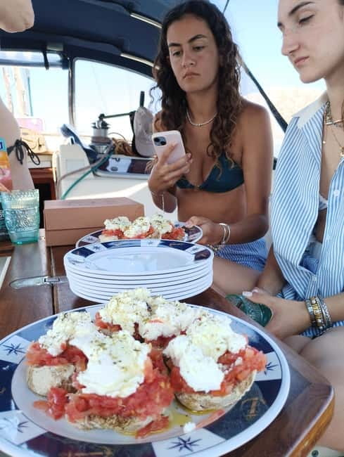 Kissamos: Explore Balos and Gramvoussa, supporting a cause - Practical Details: Meeting Point and Group Options