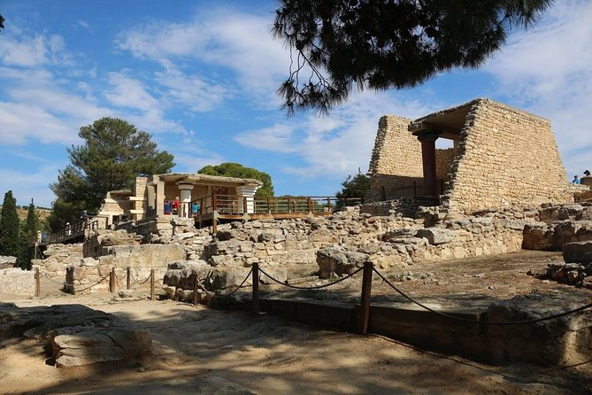 Knossos Palace Guided Walking Tour - Highlights of the Wall Paintings and Ancient Quarters