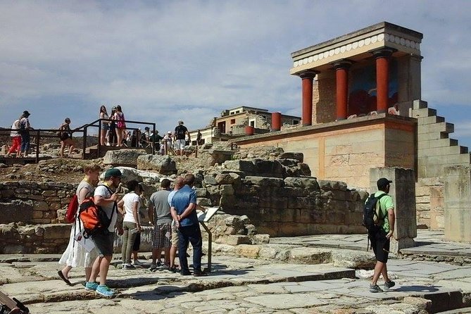 Knossos Palace Guided Walking Tour - The Significance of a Licensed Guide in a Complex Site
