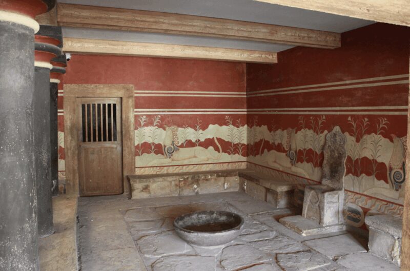 Knossos Palace Private Tour with Licensed Guide and Tickets - Accessibility and Considerations