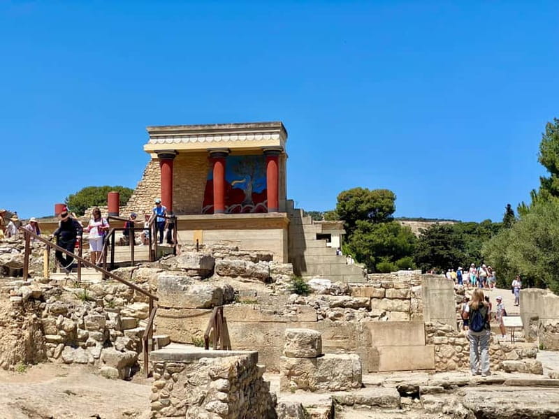 Knossos: Private Tour with a Licensed Guide & Entry Ticket - Discovering the Palace of Knossos