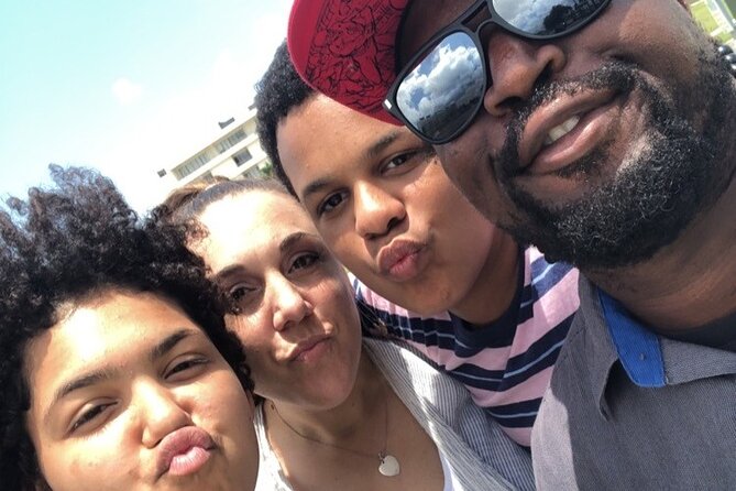 Knoxville City Scavenger Hunt Excursion by Wacky Walks - Exploring Knoxville with a Royal Twist