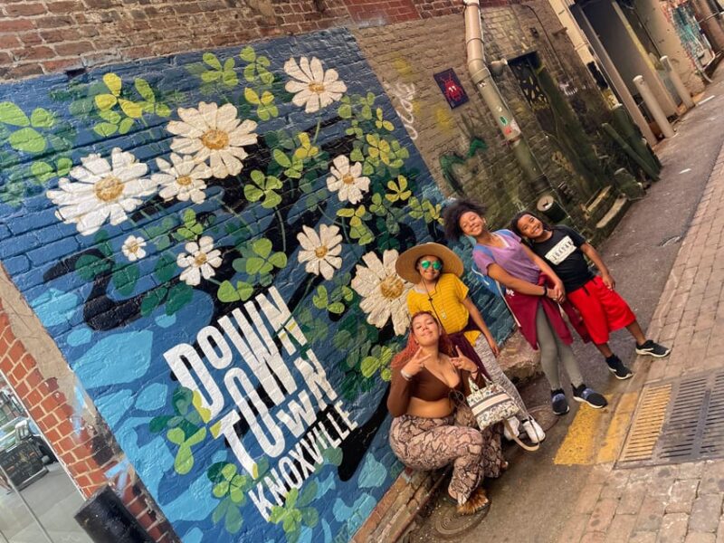 Knoxville: Hidden Gems Walking Tour with Ice Cream & Coffee - Savoring Local Ice Cream from a Farm