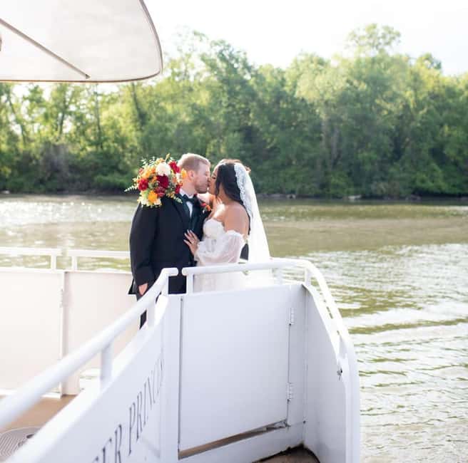 Knoxville: Sunset Sightseeing Cruise on Tennessee River - Scenic Views of Knoxville’s Waterfront Homes