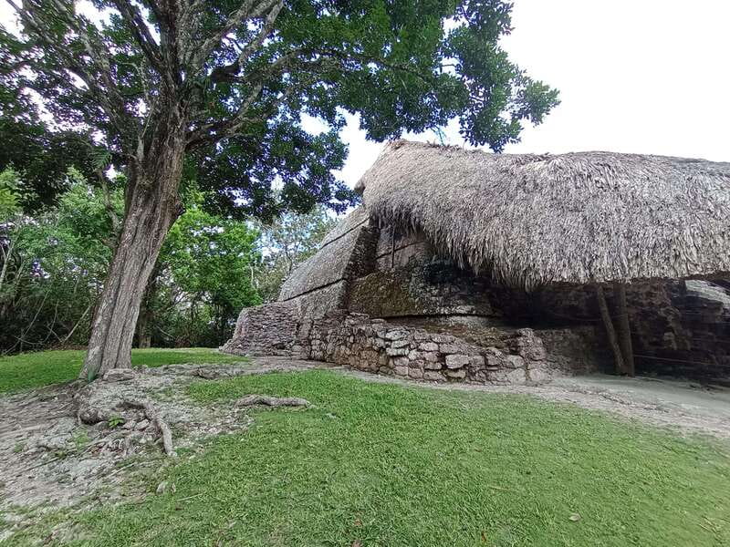 Kohunlich Mayan Ruins: With Professional Native Guides - Exploring the Site’s Structures and Layout