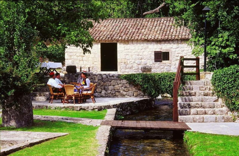 Konavle Valley and Falcon Fortress Half Day Tour with Lunch - Language Options and Audio Guides for Enhanced Experience