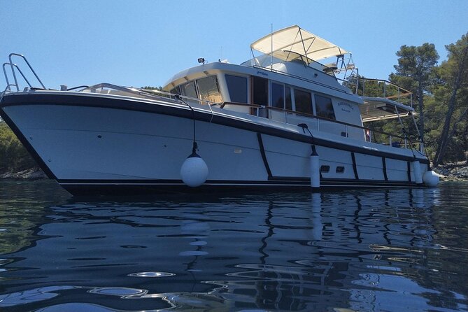 Korcula Island Snorkeling Adventure , ship wreck and lunch - Tasting Fresh Sea Urchins with Wine and Light Lunch