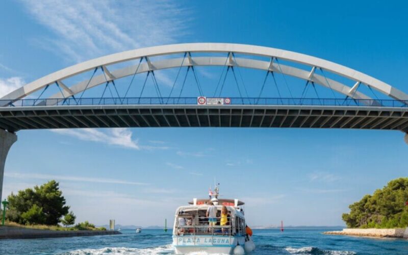 Kornati National Park Islands Mana & Kornat Tour by boat fro - Island Mana: Cliff Jumping, Diving, and Calm Waters