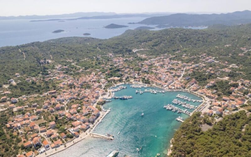 Kornati National Park to island Mana & Kukljica & Beach Loje - Beach Loje: A Tranquil Spot for Swimming and Relaxation