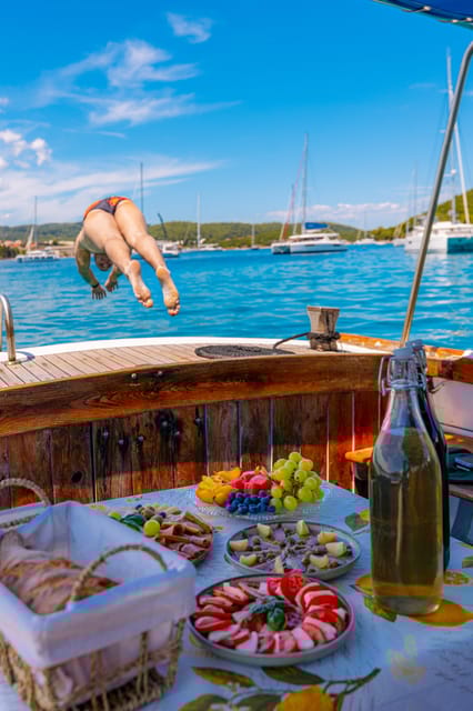 Korula: Sail Away - tour with traditional craftmanship boat - Refreshments and Local Flavors