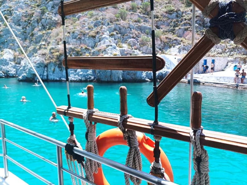 Kos: 3-Island Cruise with Lunch and Hotel Transfer - Lunch Onboard: Local Flavors and Refreshing Drinks