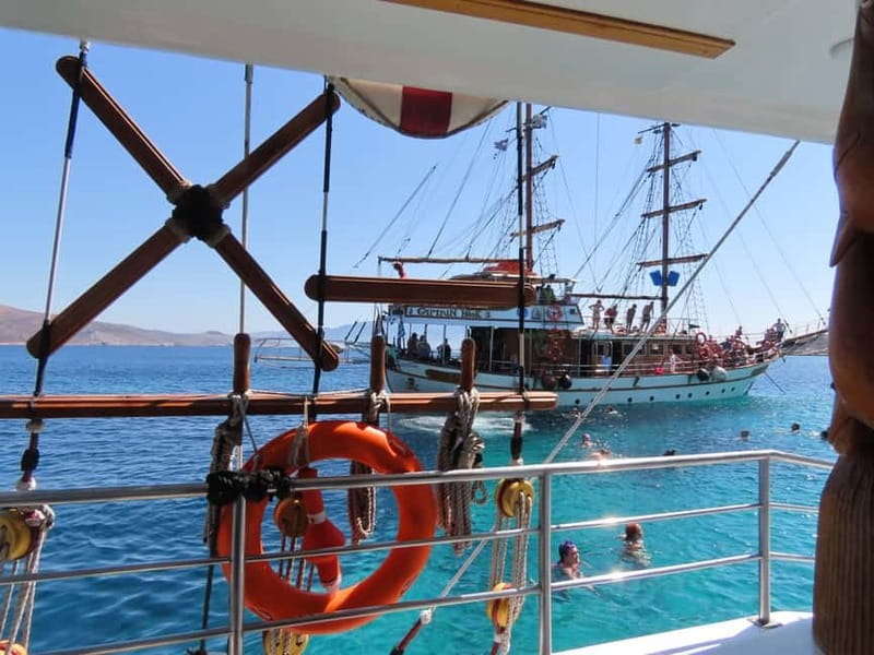 Kos : 3-Island Wooden Ship Cruise w/ Lunch on Captain Hook - The Crew and Onboard Atmosphere
