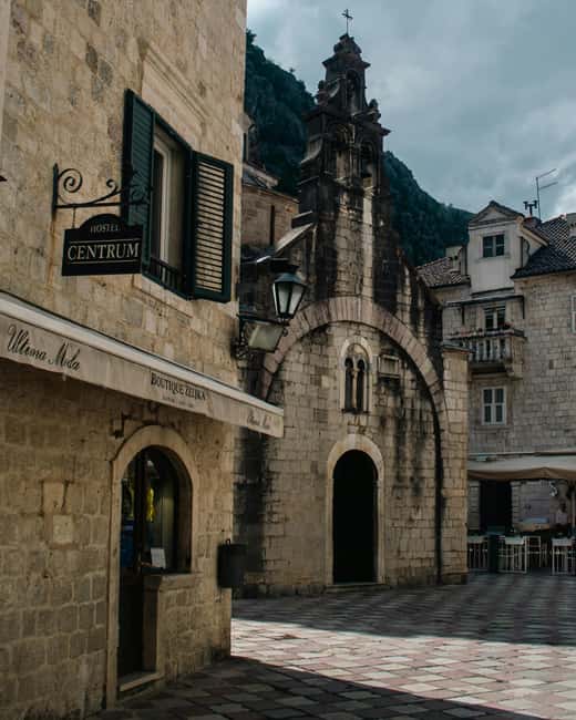 Kotor: Old Town Charms & 9 Local Tastings with Souvenirs - Visiting the Vibrant Open Market and Final Tasting