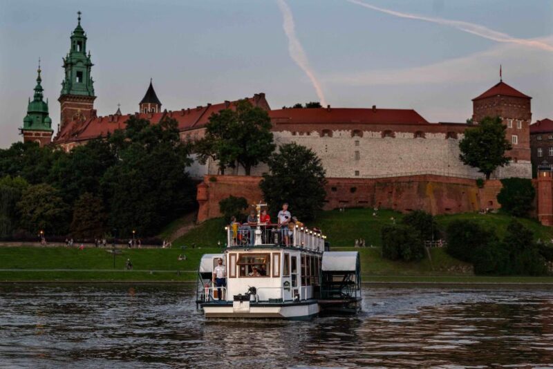 Krakow: 1-Hour Evening Vistula River Cruise - Unique Features of the Boat Itself