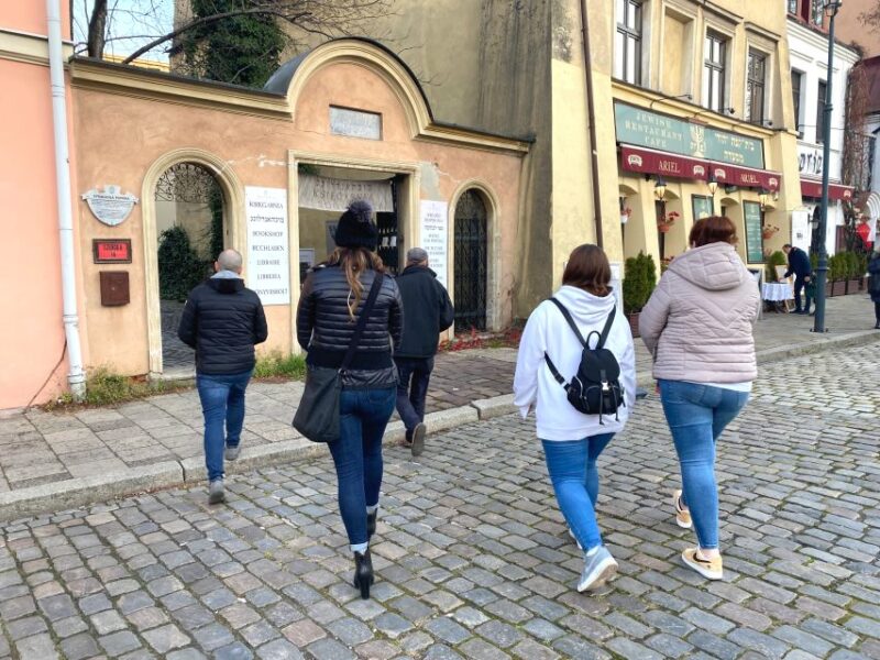 Krakow: 2h Kazimierz (Jewish Quarter) Walking Tour - Support for Local Guides and the Community