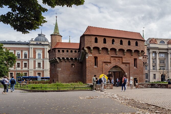 Kraków 3 Hours Private Tour in the Old Town and Wawel Hill - Key Points
