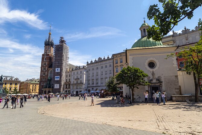 Kraków 3 Hours Private Tour in the Old Town and Wawel Hill - Inside St. Mary’s Basilica and the Veit Stoss Altar