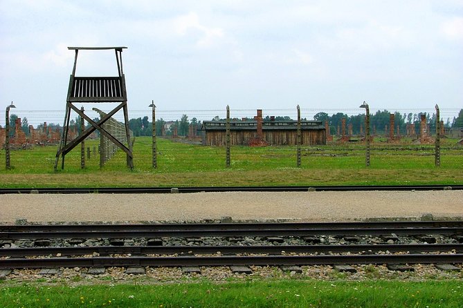 Kraków & Auschwitz-Birkenau Concentration Camp Full-Day Trip from Warsaw - Discovering Wawel Royal Castle and Kazimierz District