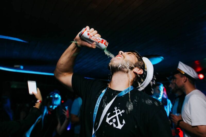 Krakow: Boat Party with Unlimited Drinks - The Magic Show: A Unique Party Addition