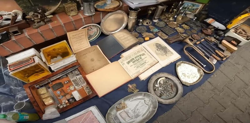 Kraków CommunistFleaMarketTour+CollectorsBoost - Riding Vintage Trams for an Authentic Retro Feel