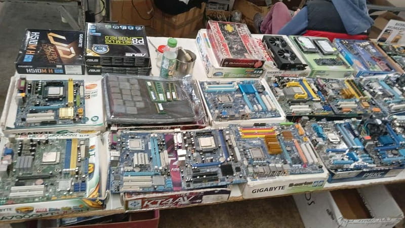 Kraków CommunistFleaMarketTour+CollectorsBoost - Personalized Guidance and Expert Negotiation Support