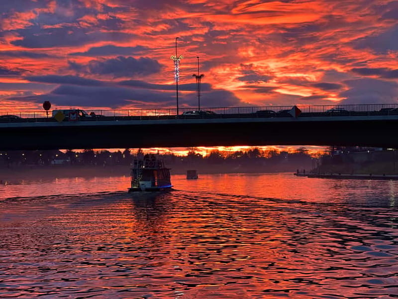 Krakow: Day or Night Vistula River Cruise with Audio Guide - The Guide and Commentary