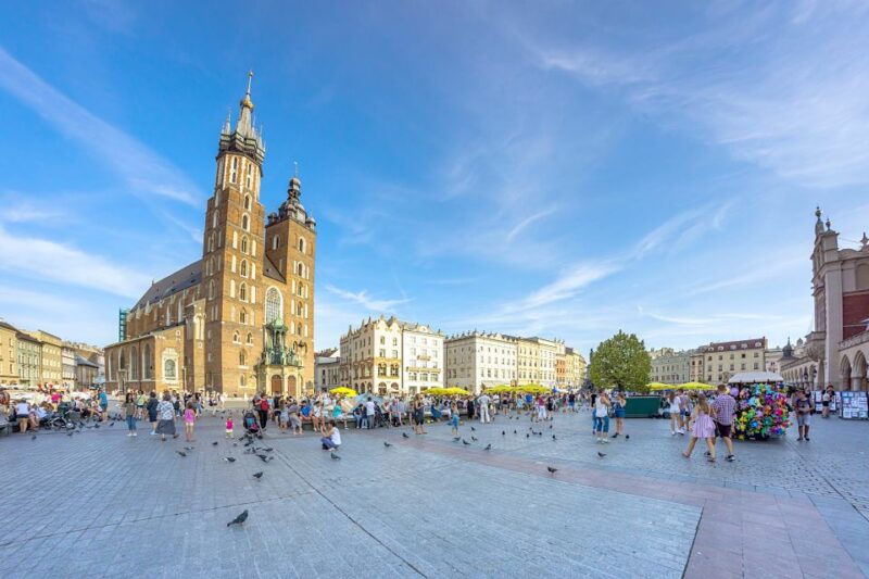 Krakow: Electric Car Sightseeing Tour - The Guide and Commentary: Knowledgeable and Friendly