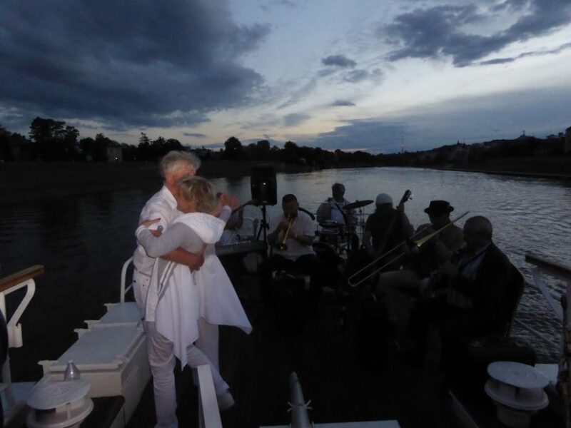 Krakow: Evening Cruise with a Glass of Wine - Frequently Asked Questions