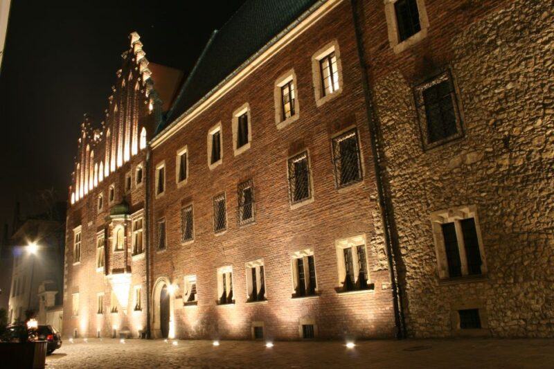 Krakow: Evening Walking Tour with Spooky Stories - Accessibility and Practical Tips