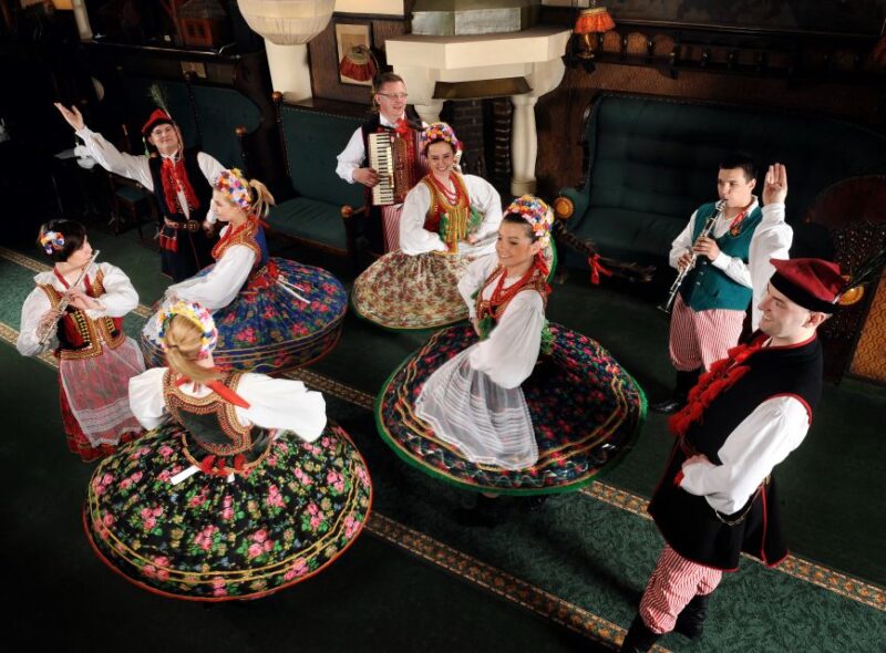 Krakow: Folk Show & 3-Course Dinner at Jama Michalika Café - Key Points
