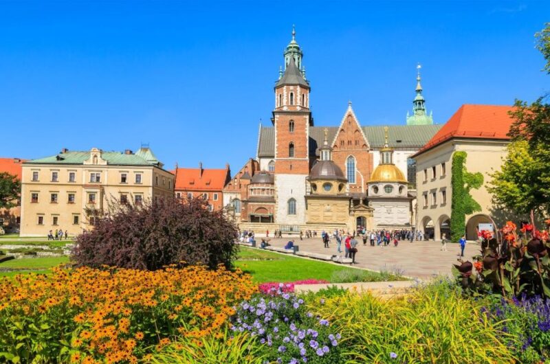 Krakow: Guided Tour of Wawel Hill and St. Mary's Basilica - Visiting the Wawel Cathedral and Royal Tombs