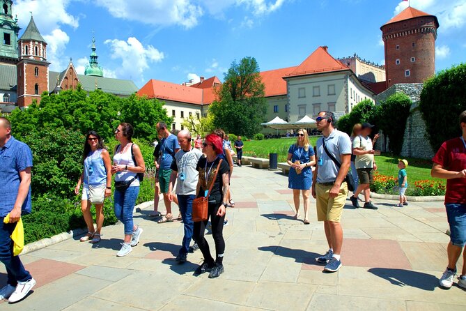 Krakow Guided Tour to Iconic Polish Royal Residence Wawel Castle - Starting Point at Kanonicza 25 and the Meeting Process