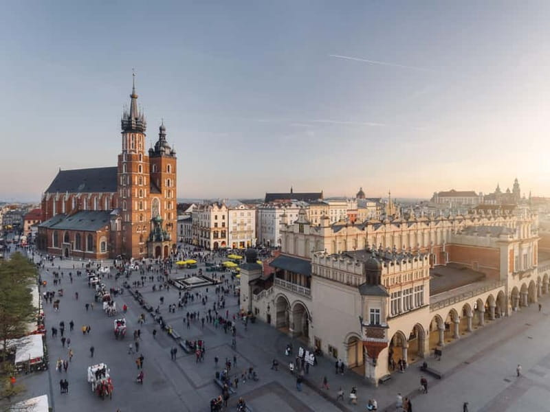 Krakow highlights: Old Town and Wawel Castle Walking Tour - Starting Point at St. Mary’s Basilica in the Heart of Krakow