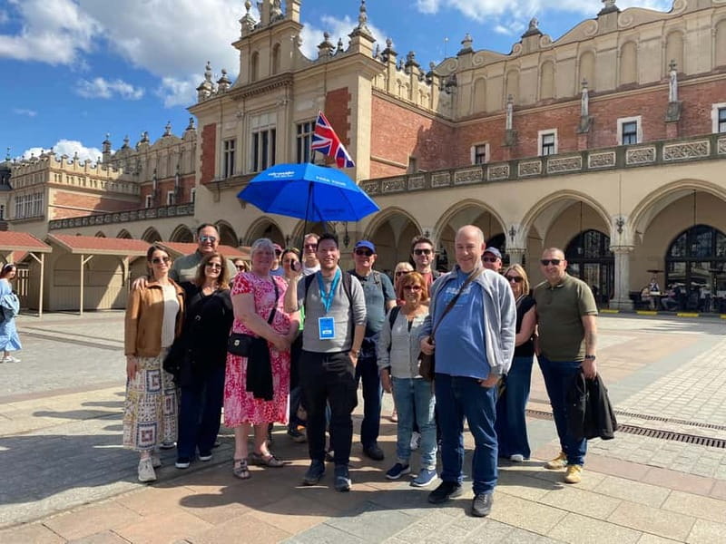 Krakow highlights: Old Town and Wawel Castle Walking Tour - The Role of the Guides and Tour Flexibility