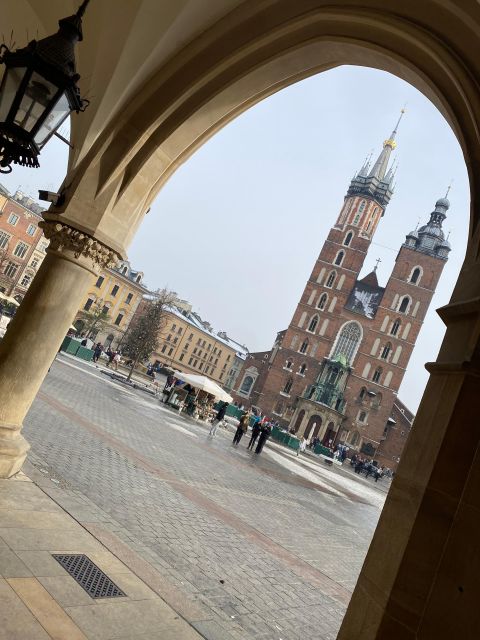 Kraków in a nutshell - walking tour - Visiting Wawel Hill and Wawel Castle