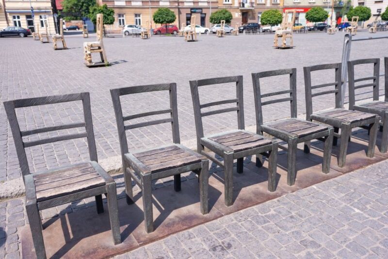 Krakow: Jewish Ghetto Guided Walking Tour - Walking Through the Ghetto’s Remnants and Walls