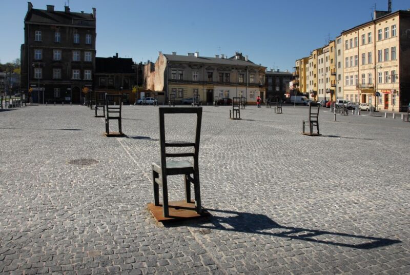 Krakow: Jewish Ghetto Guided Walking Tour - Pacing and Group Size for an Engaging Visit